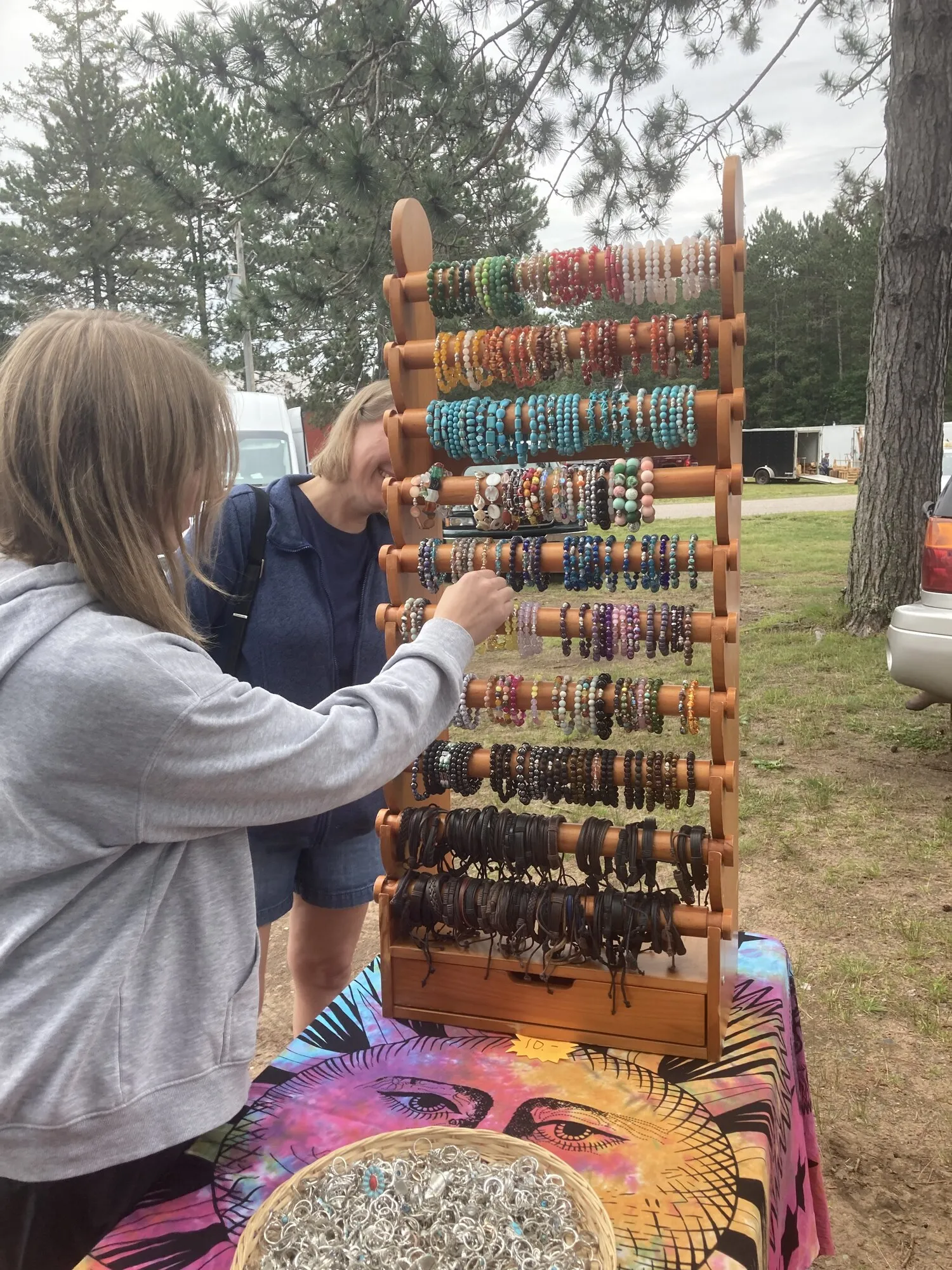 a customer’s own Giant bracelet display, in their space — view 8
