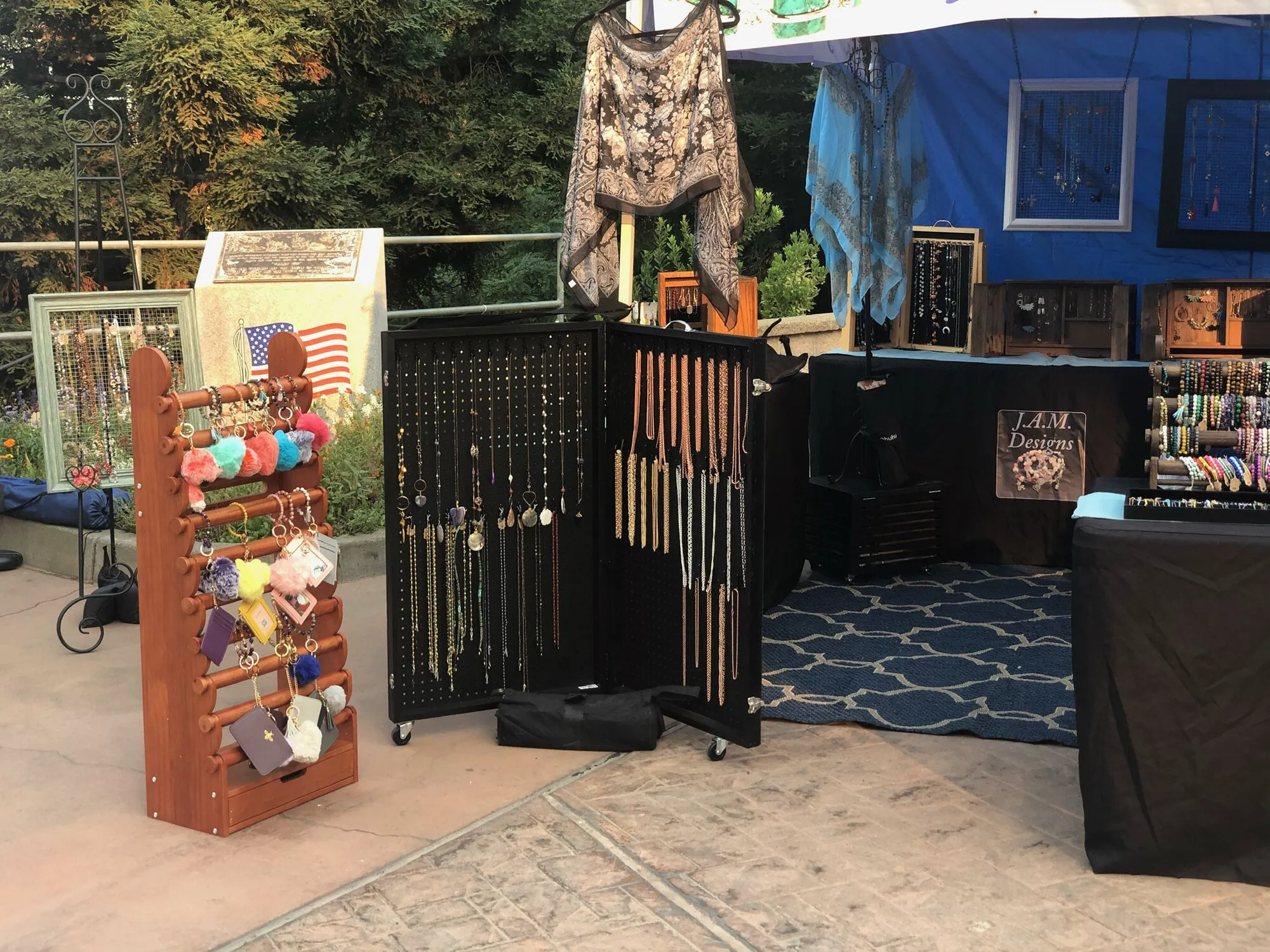 a customer’s own Giant bracelet display, in their space — view 9