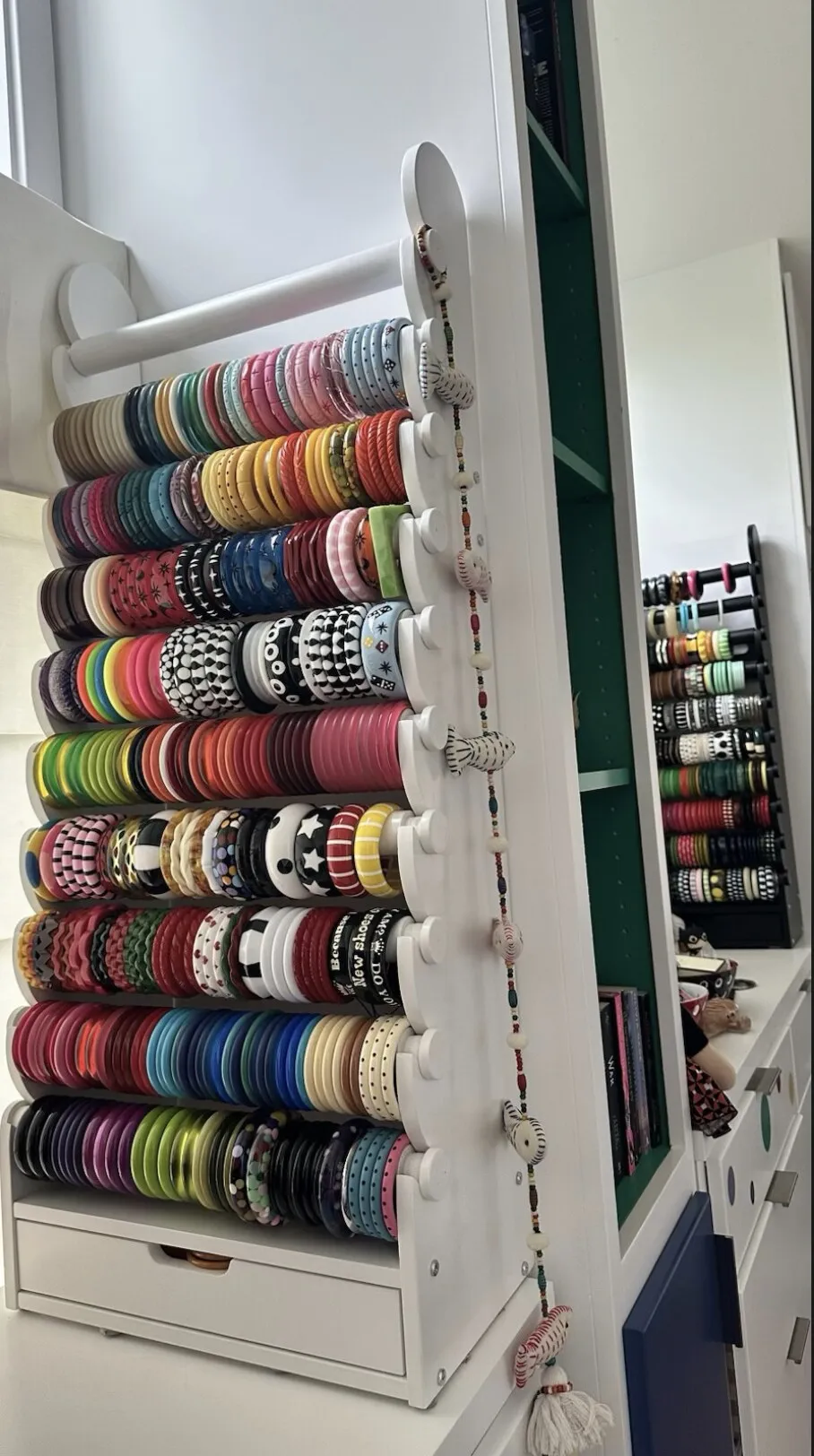 a customer’s own Giant bracelet display, in their space — view 18