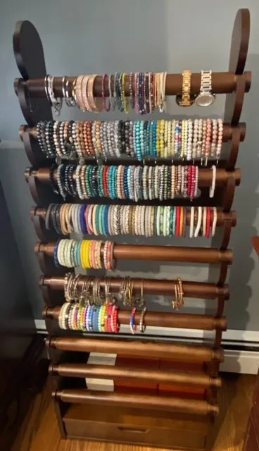 a customer’s own Giant bracelet display, in their space — view 20